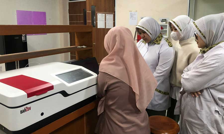 Pembelajaran Alat Laboratorium oleh Mahasiswa dan Dosen