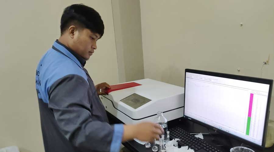 Gambar spektrofotometer double beam yang siap digunakan setelah preparasi selesai